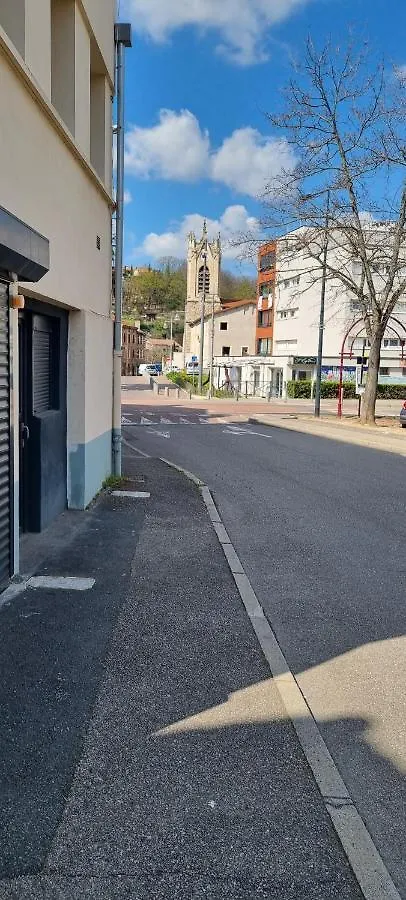 T1 Meuble Appartement Saint-Chamond 0*,